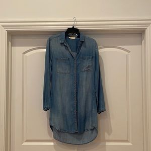 NWT BELLA DAHL HIPSTER DRESS. VINTAGE MALIBU. SIZE M. Chambray. Denim.